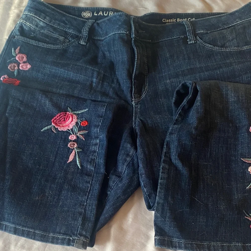 Sale 🌹Laurie Felt Blue Jeans with Pink Floral Embroidery - Picture 4 of 15